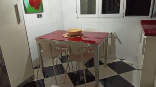 Mesa de cocina cristal roja y metal