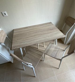 Mesa y 4 Sillas Cocina Westwing Madera y blanco