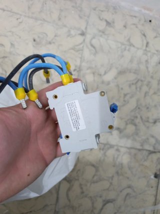 Componentes eléctricos varios