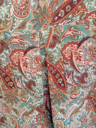 Elegante Camisa Estampada Paisley Talla M