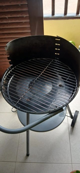 Barbacoa de Carbón con Ruedas