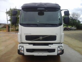 Volvo FL 240--CAMIONES CON GANCHO