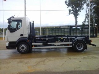 Volvo FL 240--CAMIONES CON GANCHO