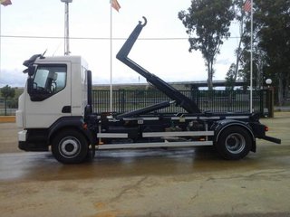 Volvo FL 240--CAMIONES CON GANCHO