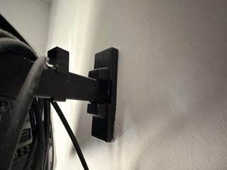 Televisión Samsung con soporte para pared incluido