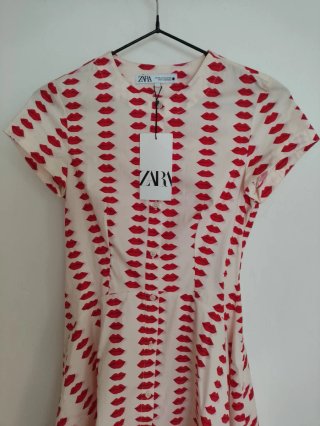 Vestido Zara estampado labios rojo XS