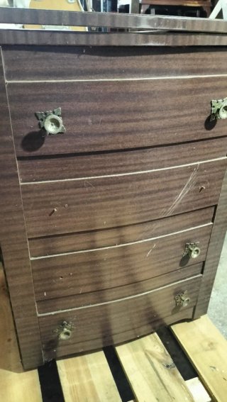 Máquina de coser Alfa con mueble