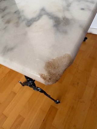 Mesa de Mármol y Hierro Forjado