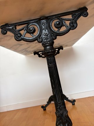 Mesa de Mármol y Hierro Forjado