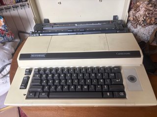 Máquina de escribir eléctrica Mitoral