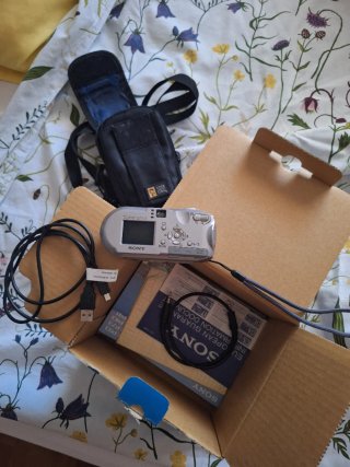 Cámara Sony Cyber-shot 5.1 MP (para arreglar)