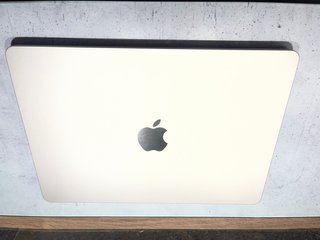 MacBook Air M2 13,6 2022 8GB/256GB