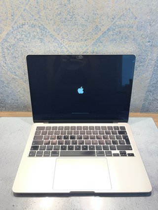 MacBook Air M2 13,6 2022 8GB/256GB