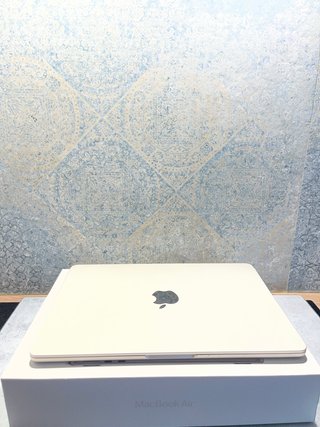 MacBook Air M2 13,6 2022 8GB/256GB