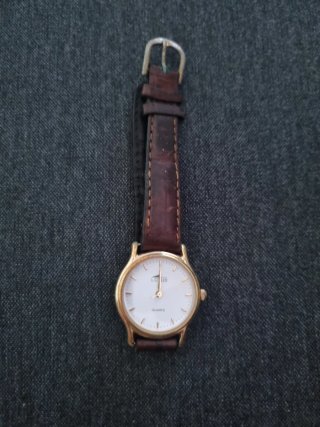 Reloj Lotus con Correa de Piel