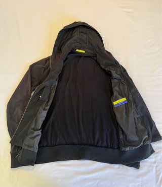 Chaqueta ZARA MAN con capucha negra