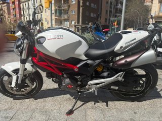 Ducati Monster 696 ABS Blanca y Roja
