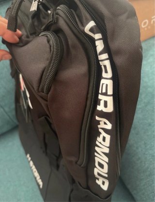 Mochila Under Armour Negra y Gris