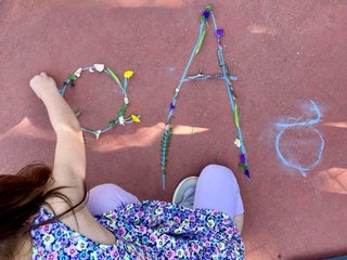 Talleres creativos y acompañamiento para niños