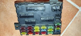 Caja de Relés y Fusibles Alfa Romeo 156