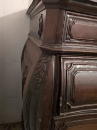 Calaixera de fusta amb marbre
