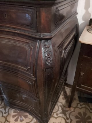 Calaixera de fusta amb marbre