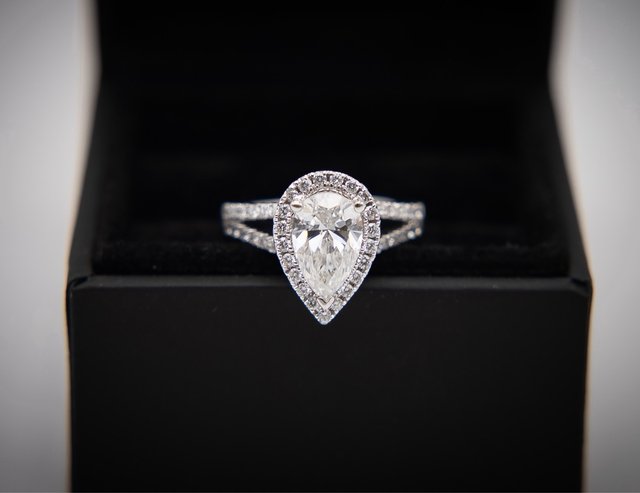Anillo Diamantes 1.53ct Corte Pera