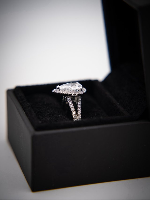 Anillo Diamantes 1.53ct Corte Pera
