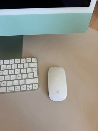 iMac 24 M1 8GB/512GB SSD Verde y blanco.