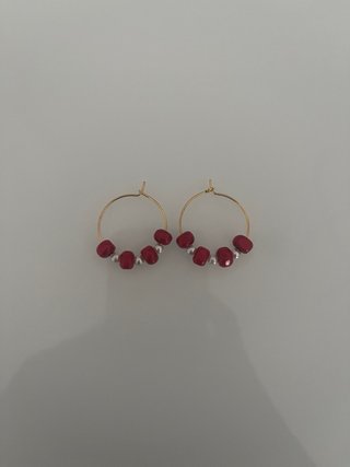 Pendientes colgantes Cyl dorados y rojos