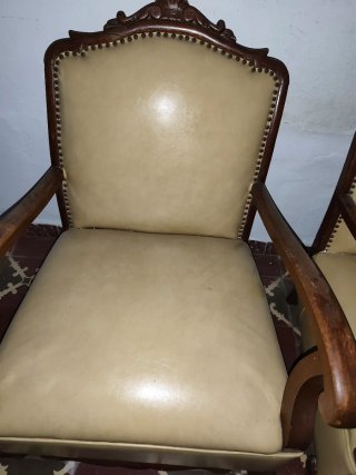 Sillón descalzadora piel y madera