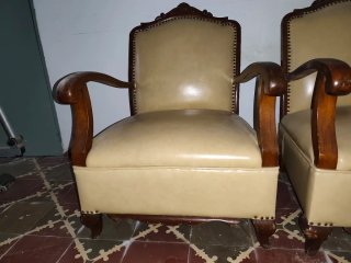 Sillón descalzadora piel y madera