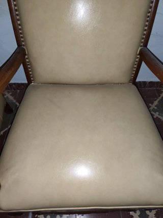 Sillón descalzadora piel y madera