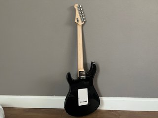 Yamaha Pacifica 012 + Funda