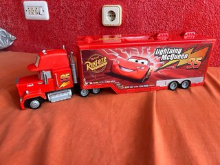 Camión Mack Cars Lightning McQueen