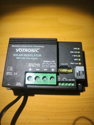 Regulador y panel Solar Votronic MPP 250 Duo Digit