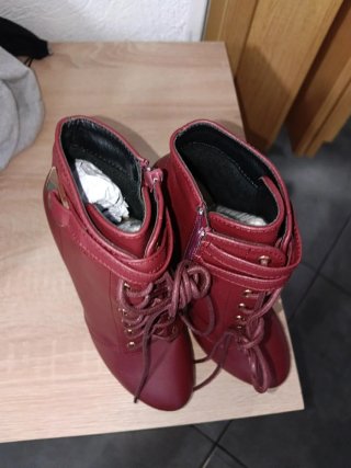 Botines de tacón color borgoña
