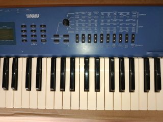 Teclado Yamaha CS1x Control Synthesizer