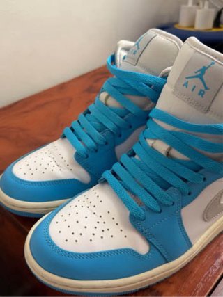 Nike Air Jordan 1 Mid Azul y Blanco