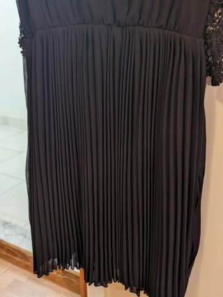 Vestido negro encaje y plisado