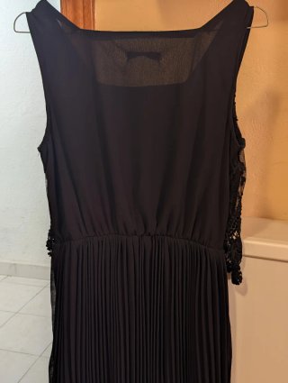 Vestido negro encaje y plisado