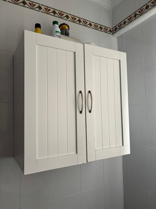 Armario de baño blanco