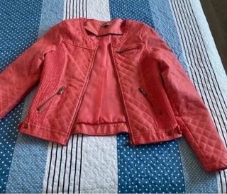 Chaqueta coral acolchada piel