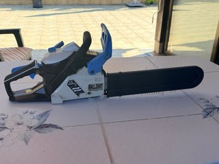 Motosierra con espada de 14 pulgadas