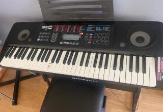 Piano Digital con Soporte y Banqueta rock Jam
