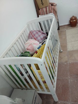 Cuna de bebé blanca