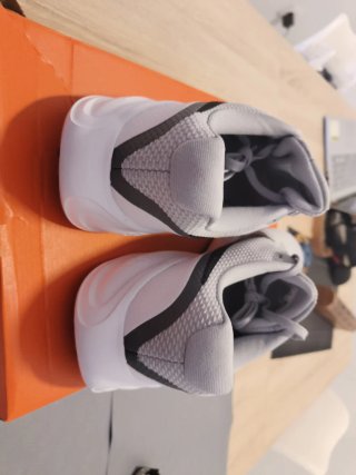 Nike Revolution 8