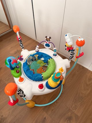 Parque de juegos Baby Einstein Discovery Jumper