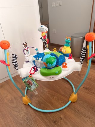 Parque de juegos Baby Einstein Discovery Jumper