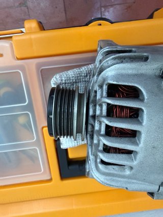 Alternador comprobado en excelente  Tensión: 12V